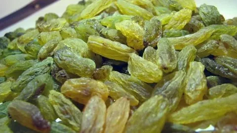 تصویر 1 از کشمش سبز کاشمری مناسب آجیل و کیک